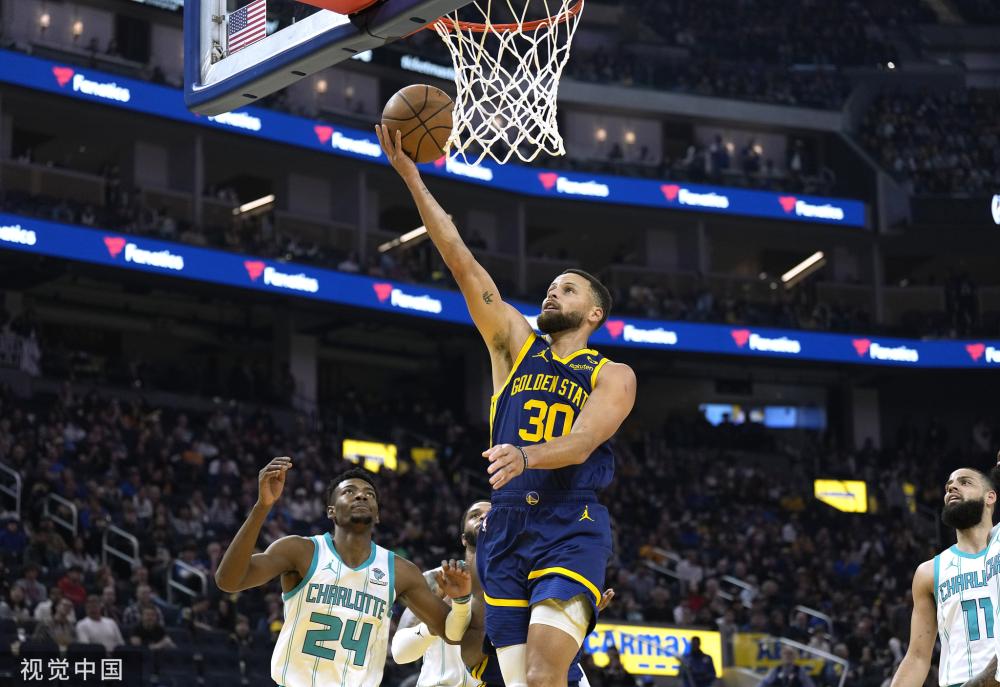 篮球比赛中 篮球比赛中